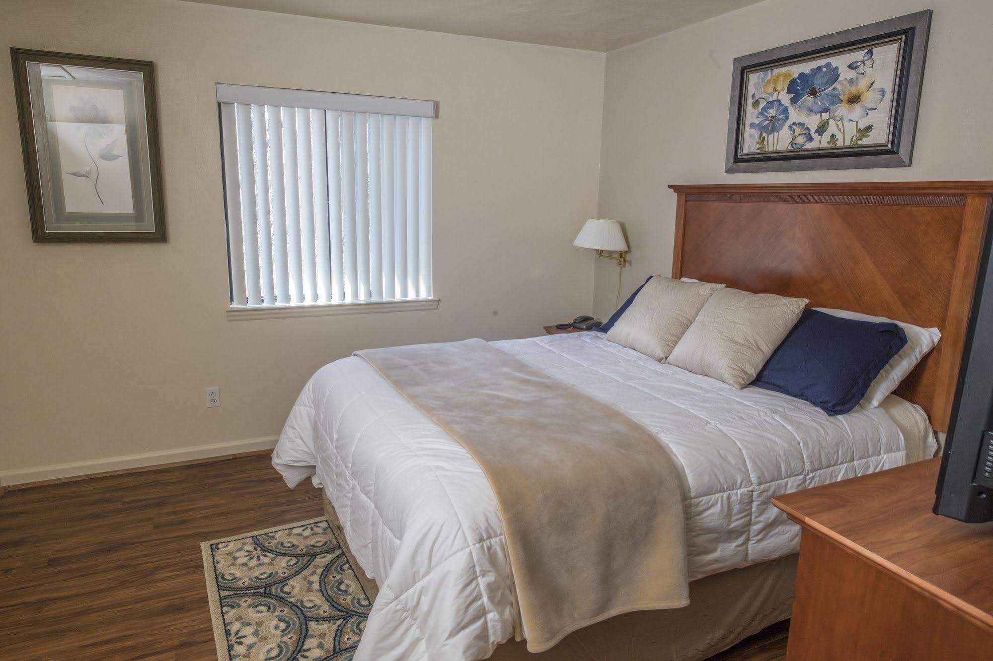 Affordable Corporate Suites Of Overland Drive Roanoke Buitenkant foto